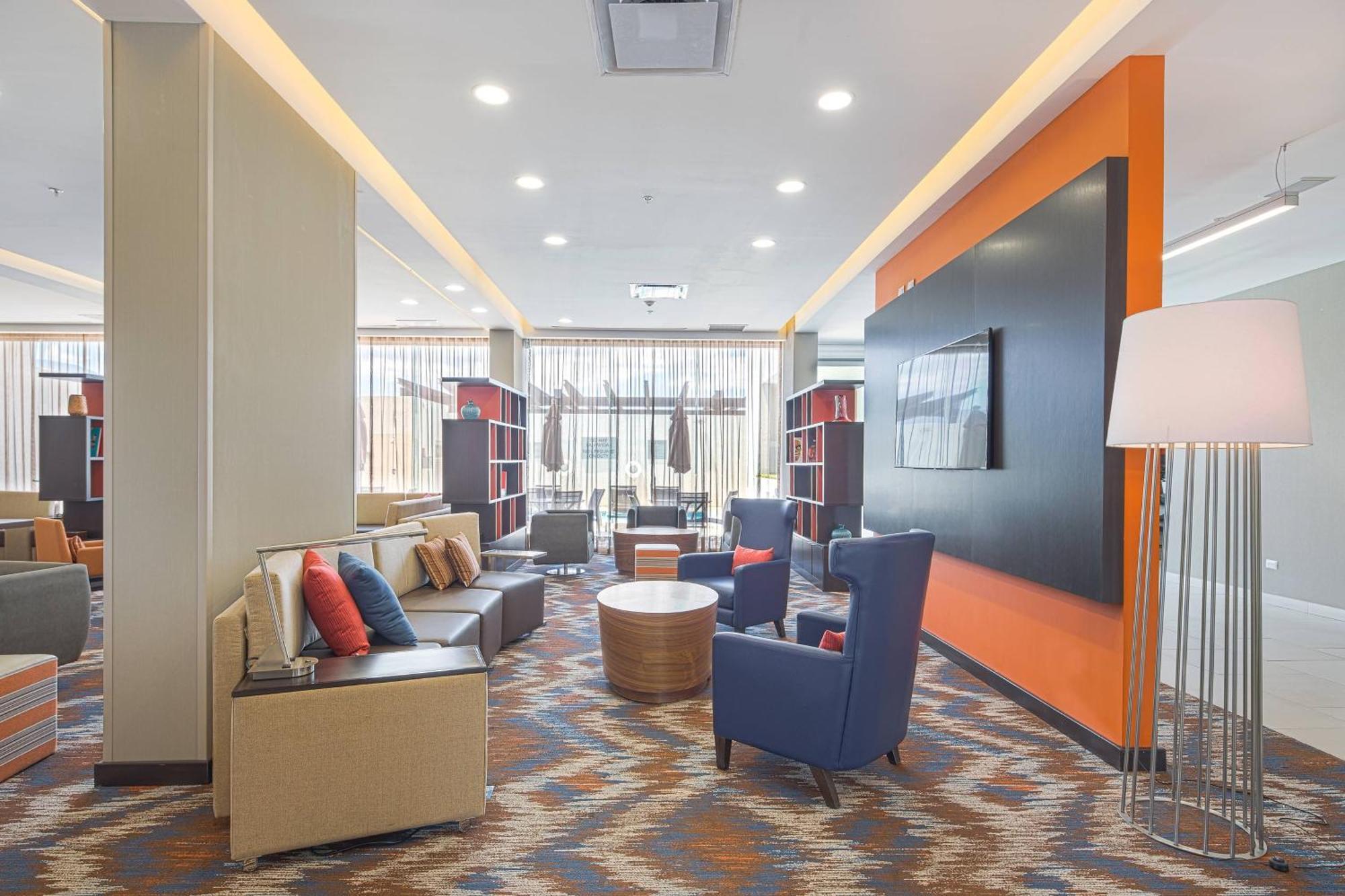 Courtyard By Marriott Saltillo Exterior photo