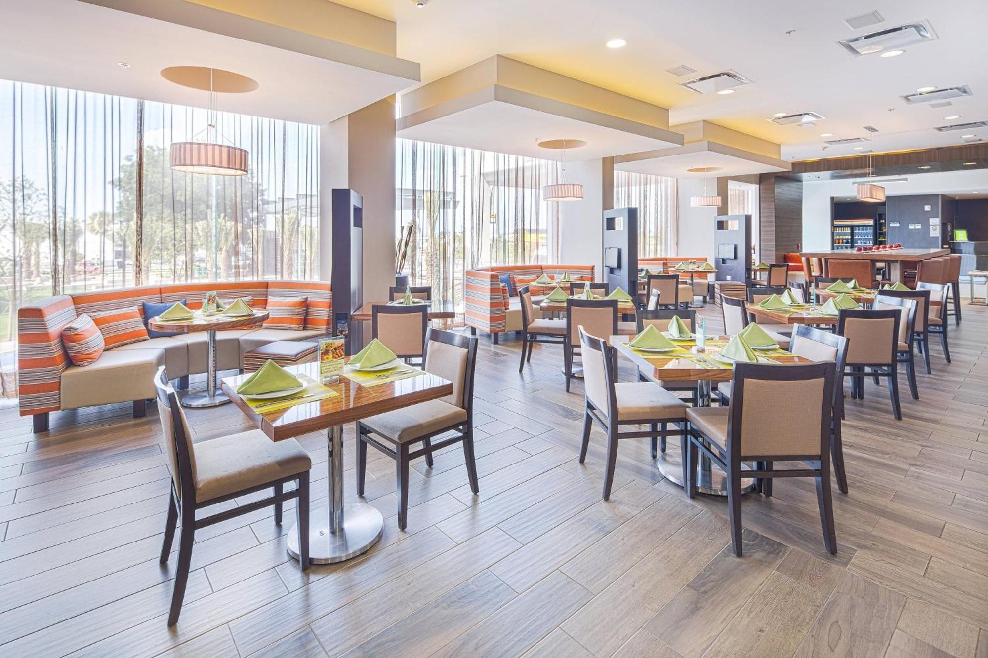 Courtyard By Marriott Saltillo Exterior photo