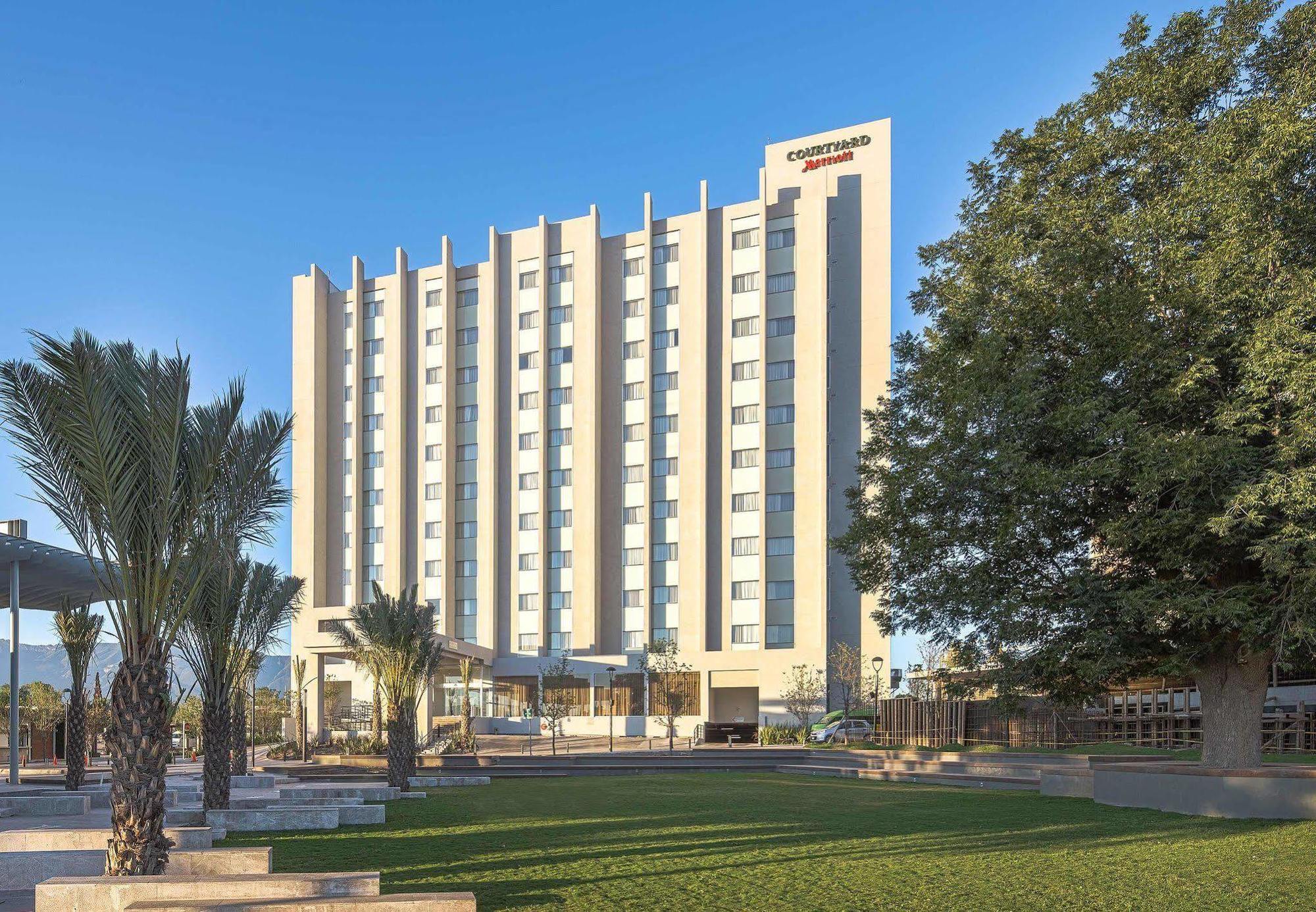 Courtyard By Marriott Saltillo Hotel Exterior photo