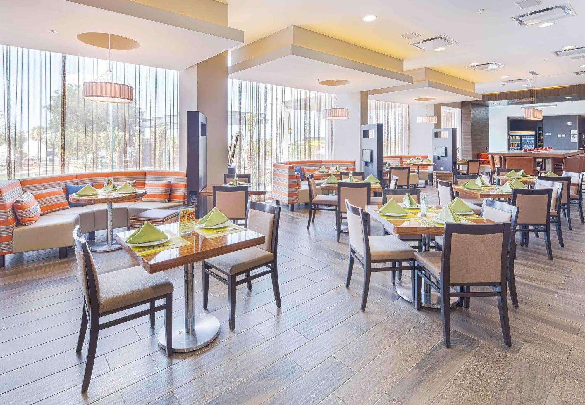 Courtyard By Marriott Saltillo Exterior photo